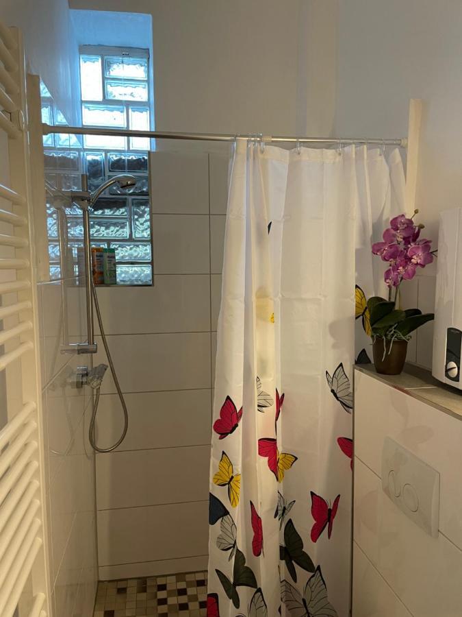 奥伯豪森Buedchen Am Rathaus-Parkplatz-Bett Und Schlafcouch-Eg-Netflix-公寓 外观 照片